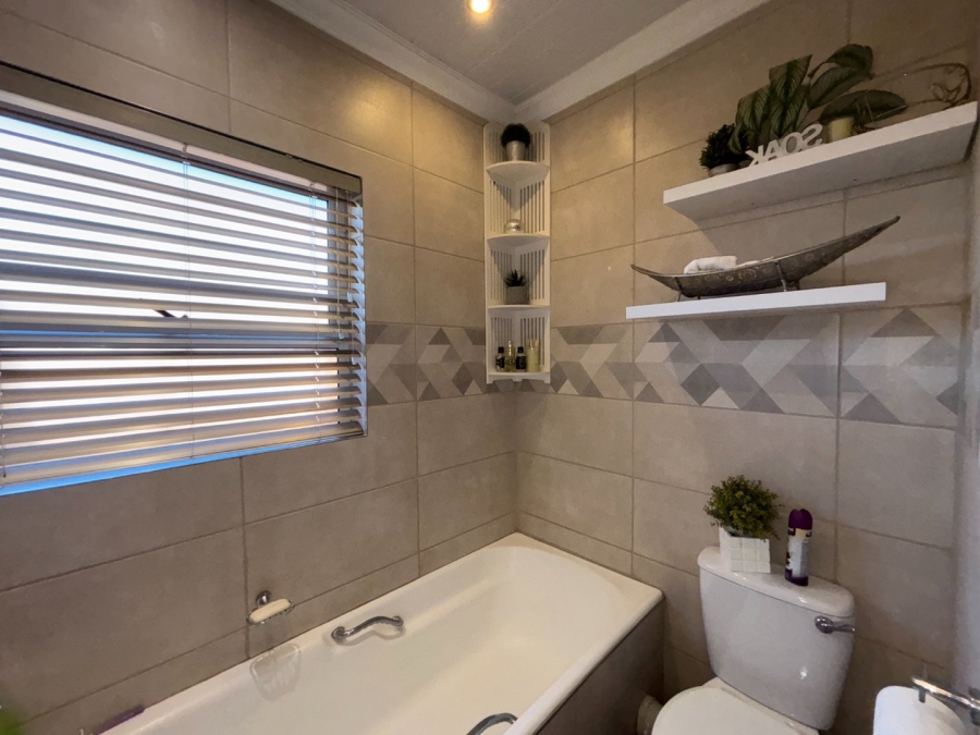 2 Bedroom Property for Sale in Pellissier Free State